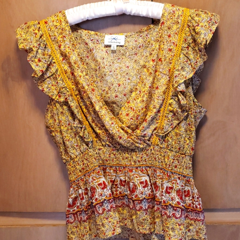 NEW Sleeveless Floral Blouse